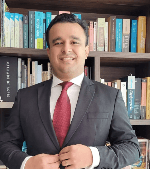 Dr. Lucas Leite
